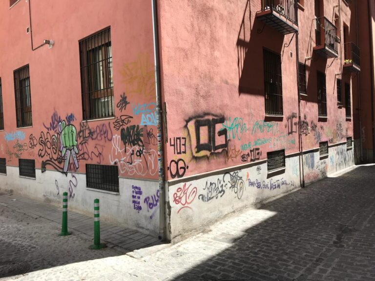 GRANADA Y EL ATENTADO VISUAL DE LAS PINTADAS
