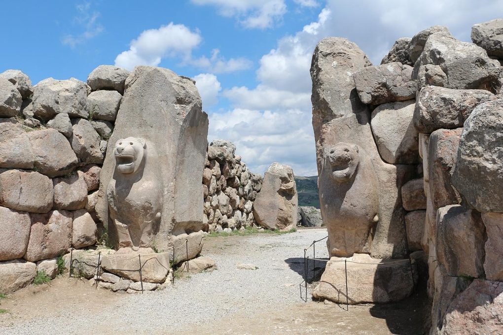 una de las cinco entradas al recinto de la antigua capital del Imperio hitita en Hattusha actual Bogazkale Turquia